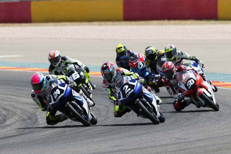 Remy Gardner (2) im Kampf um Platz 3 in Aragón