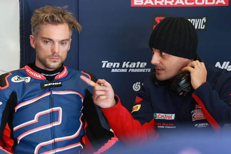Leon Camier mit Crew-Chief Dino Acocella