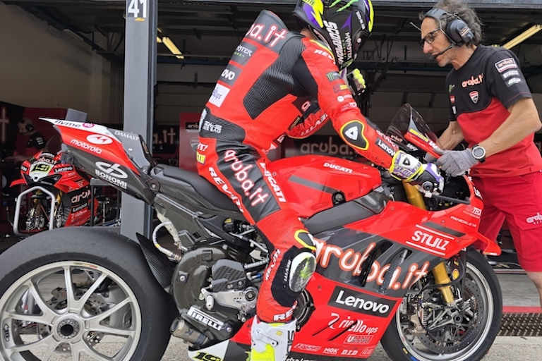 Alvaro Bautista hat am ersten Testtag in Misano vor allem an seiner Sitzposition auf der Ducati gearbeitet