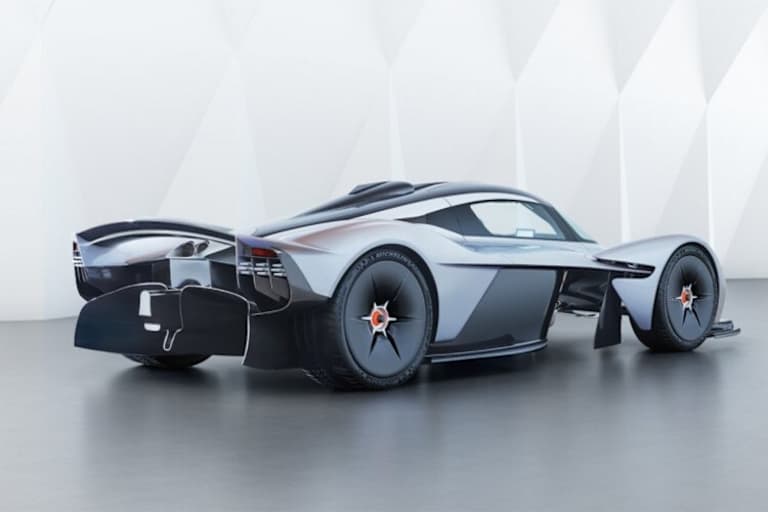 Im Sommer zeigte Aston Martin diese Bilder der Strassenversion