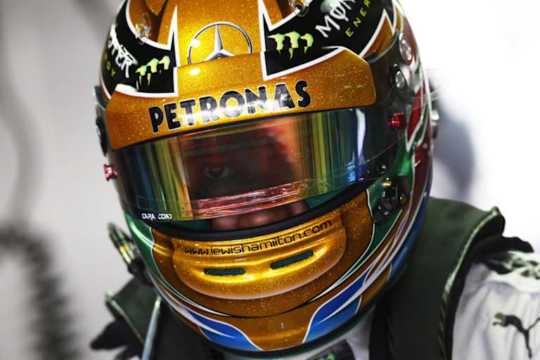 Nicht nur Vettel fährt mit einem Goldhelm, auch Lewis Hamilton