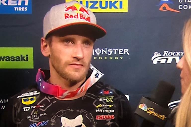 Ken Roczen im Interview auf dem Podium