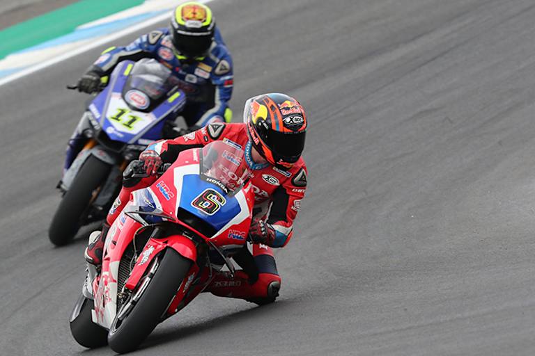 Stefan Bradl vor Kumpel Sandro Cortese auf dem Yamaha-Superbike