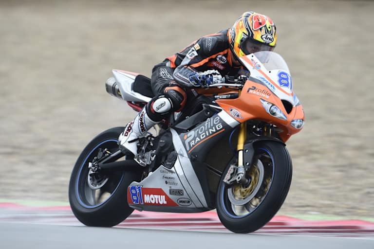 Luke Stapleford auf einer Triumph