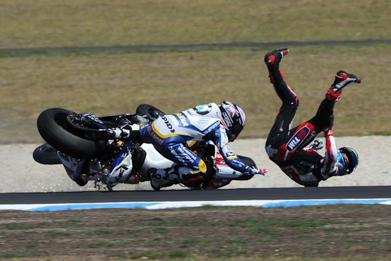 Phillip Island: Marco Melandri schoss Carlos Checa ab