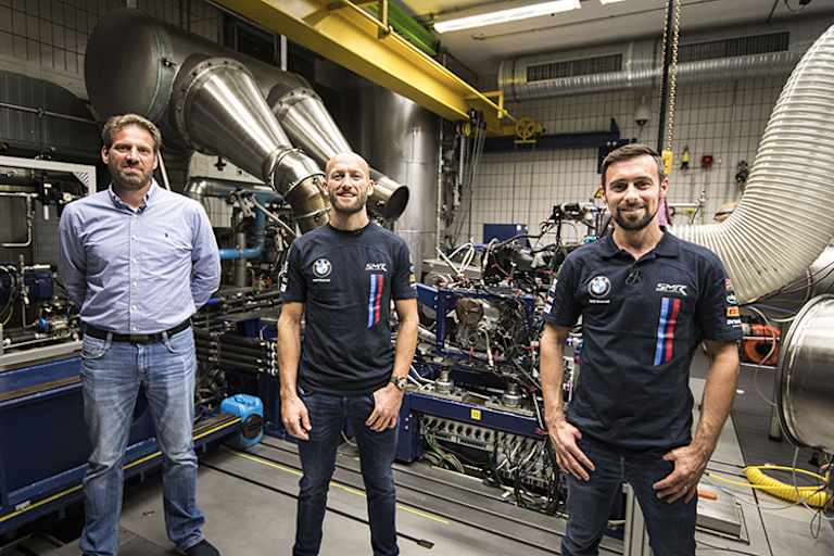 BMW Motorsport Direktor Marc Bongers (li.) mit Tom Sykes und Eugene Laverty