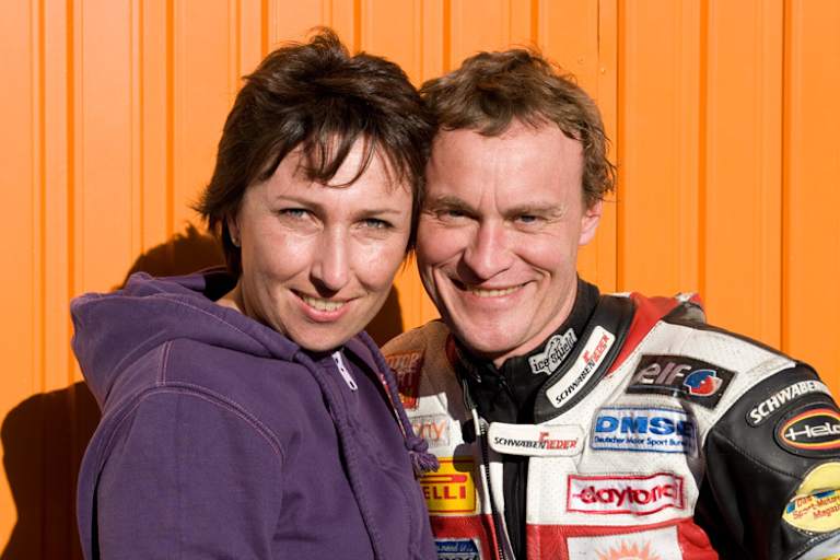 Esther Babel auf Kuschelkurs mit «Waldi»