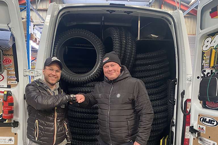 Das Lager ist voll mit Anlas-Reifen