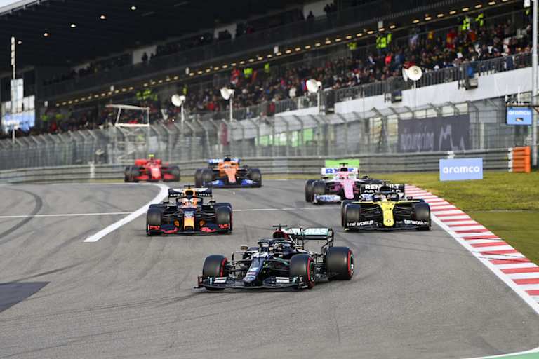 Lewis Hamilton führt