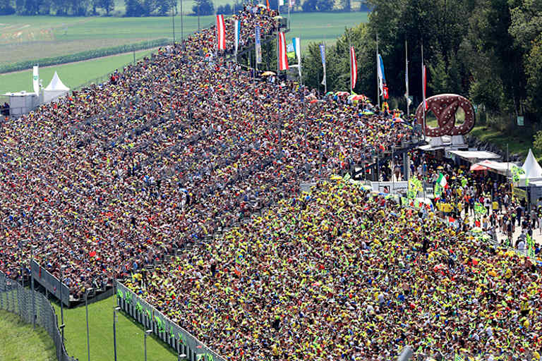Immer ein absolutes Highlight des MotoGP-Jahres: Österreich-GP auf dem Red Bull Ring vor vollen Tribünen.