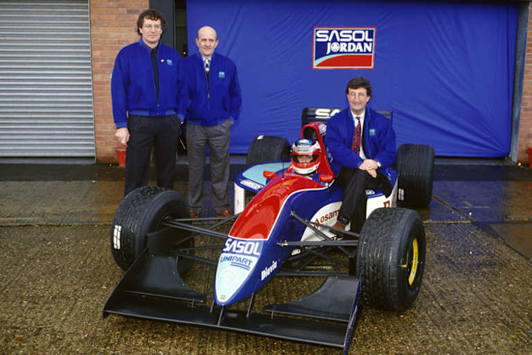 Brian Hart (Zweiter von links) bei der Präsentation des Jordan-Teams 1993