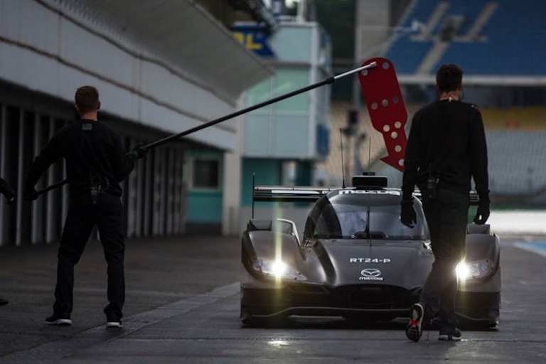 Start frei: Die Joest-Jungs schicken den Mazda DPi auf die Strecke