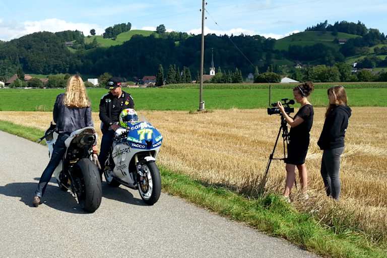 Bei den Dreharbeiten zum Video