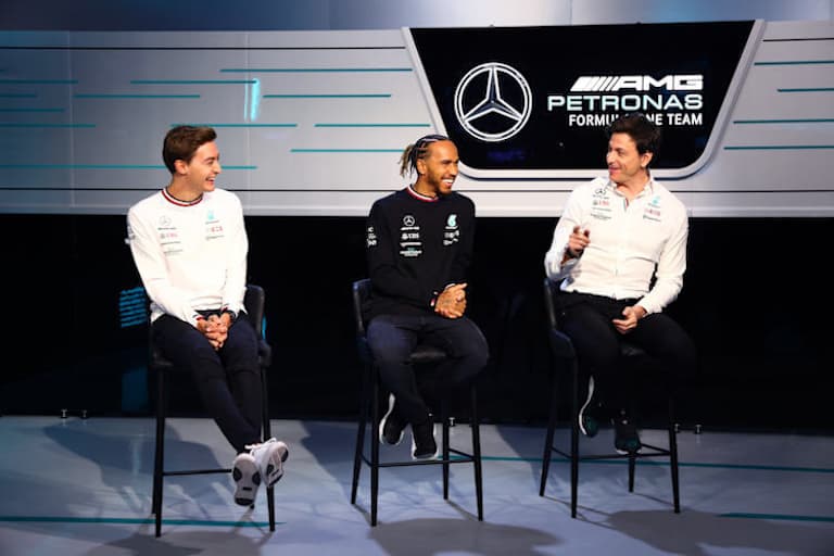 George Russell, Lewis Hamilton und Toto Wolff
