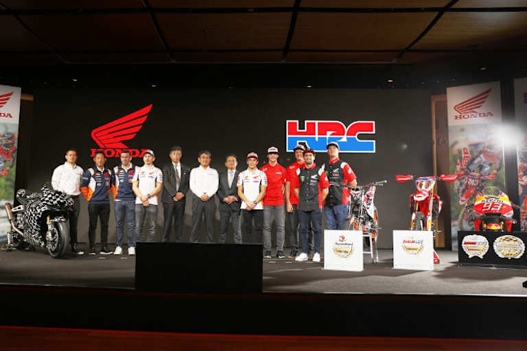 Lorenzo (Vierter von links) bei der HRC-Präsentation in Mailand