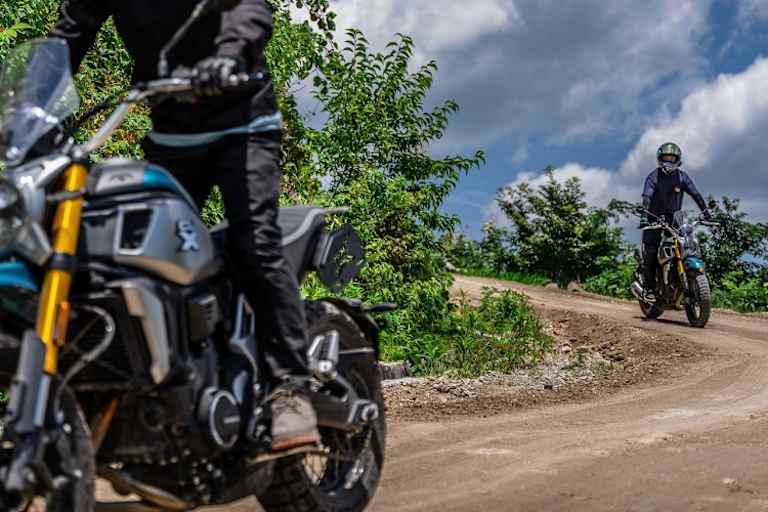 Auf Erprobungsfahrt: Nach der Heritage und der Sport hat CF Moto auf Basis der 700CL-X mit der ADV ein drittes Modell in Planung