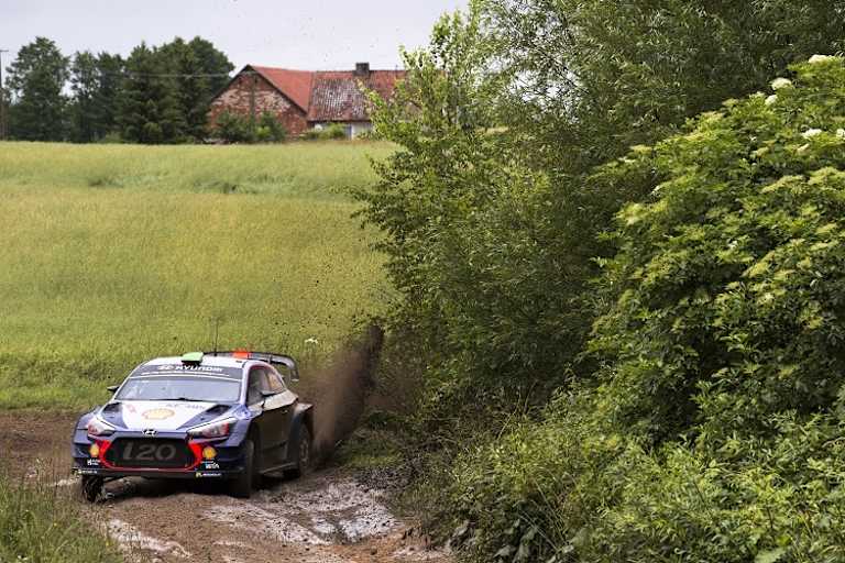 JHayden Paddon erstmals 2017 auf dem Podium