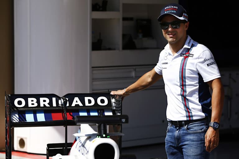  Der kleine Rennfahrer aus Sao Paulo bedankt sich bei seinen Fans