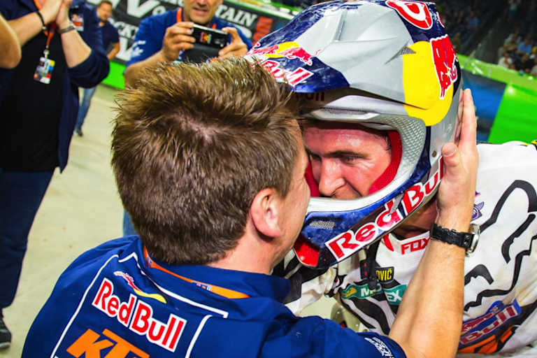Pit Beirer gratuliert Ryan Dungey zu seinem Erfolg in Houston