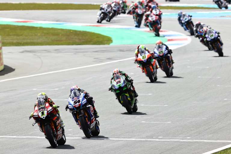 Gewohntes Bild: Alvaro Bautista fährt vorne