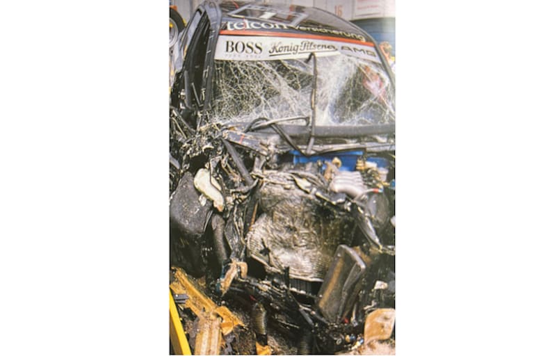 Blechknäuel: Der Ludwig-Mercedes nach dem Aufprall 