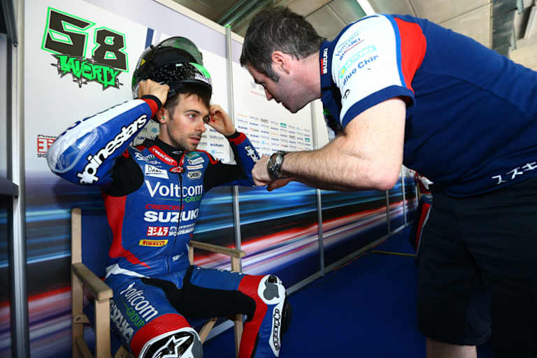 Eugene Laverty und seine Crew hatte viel zu besprechen