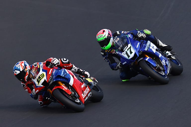 Alvaro Bautista (19) gegen Marvin Fritz