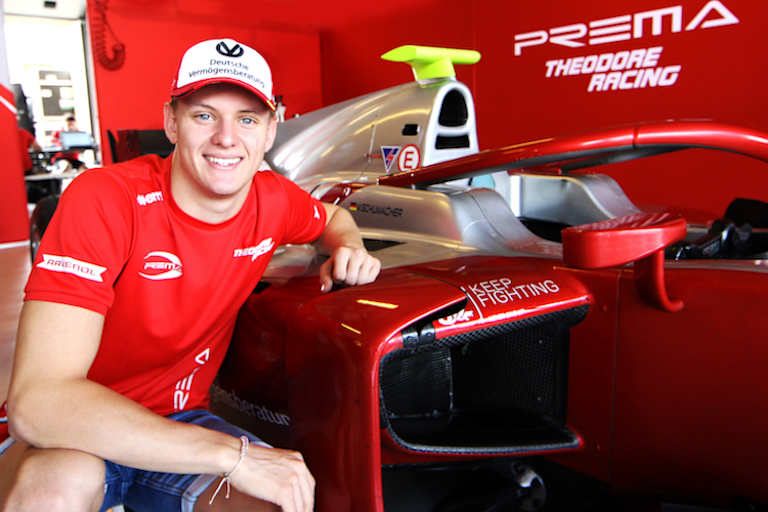 2019 gibt der Teenager erneut für das Prema-Team Gas - diesmal in der Formel 2