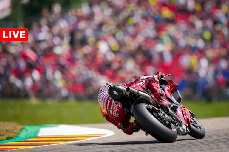 Pole-Setter Pecco Bagnaia vor vollem Haus