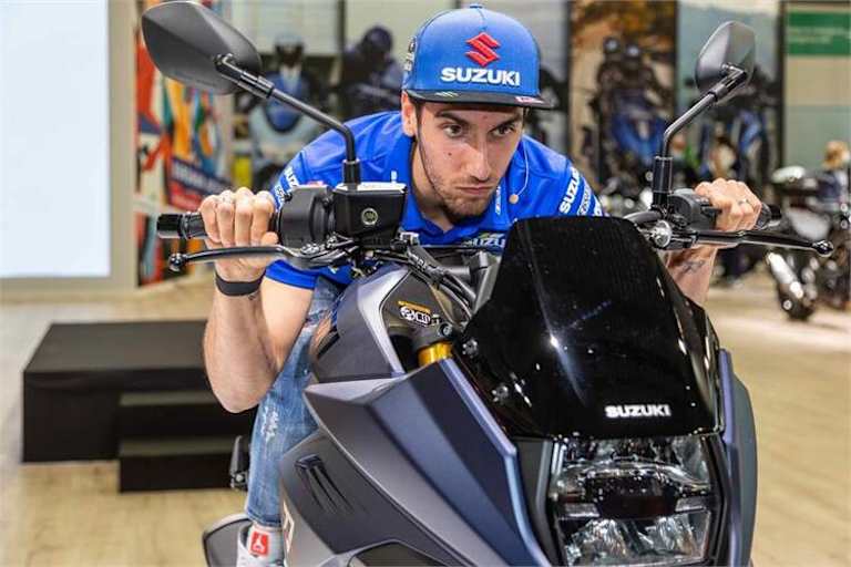 Auch Alex Rins hatte viel Spass am Suzuki-Stand