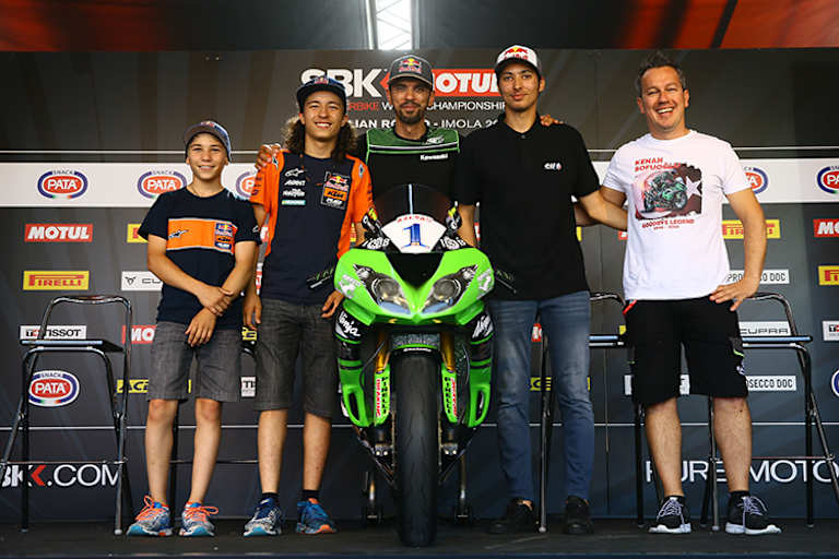 Deniz und Can Öncü, Kenan Sofuoglu, Toprak Razgatlioglu und Manuel Puccetti (v.l.)