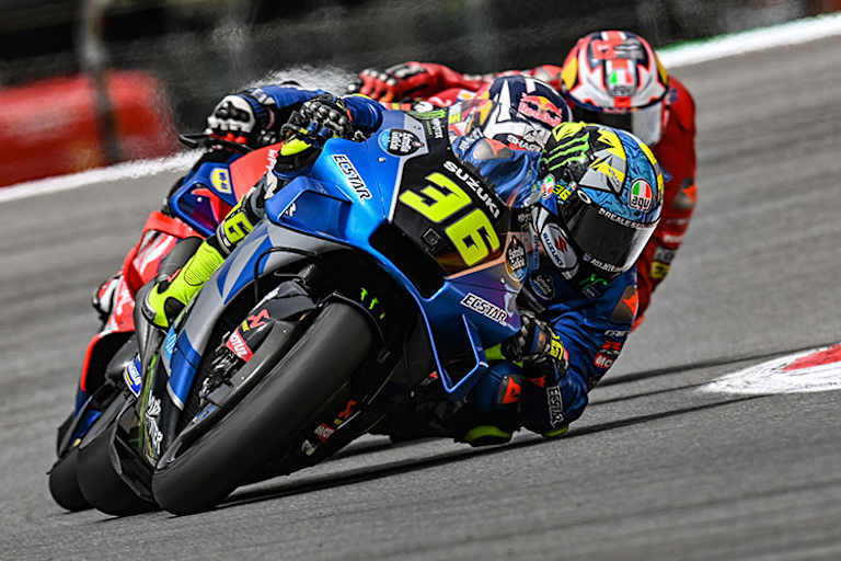 Rad an Rad in Portimão: Joan Mir (36) vor Zarco und Miller