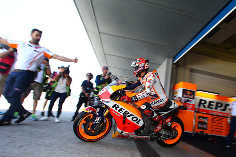 Marc Márquez fährt in Jerez aus der Repsol-Box los: Einer von fünf Motoren wurde stillgelegt