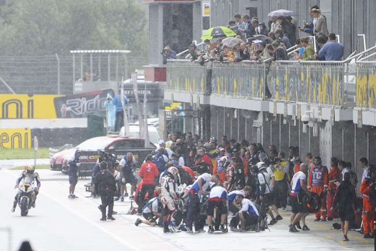 Nach dem Boxenstopp verlor Chaz Davies die Führung