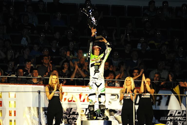 Paul Coates mit Prinzenpokal