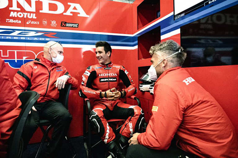 Pete Jennings, Iker Lecuona und Leon Camier (v.l.)