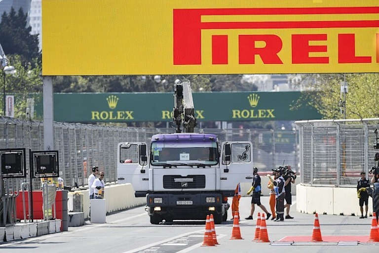 Unfall mit einem Lkw in Baku