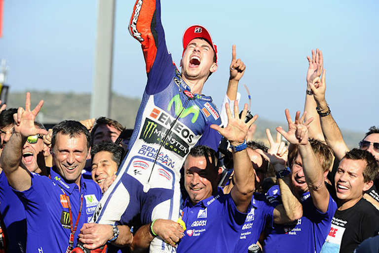 Jubel bei Yamaha über den MotoGP-Weltmeister 2015