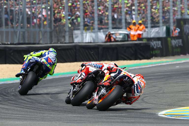 Vor seinem Sturz kämpfte Andrea Dovizioso gegen Valentino Rossi und Marc Márquez