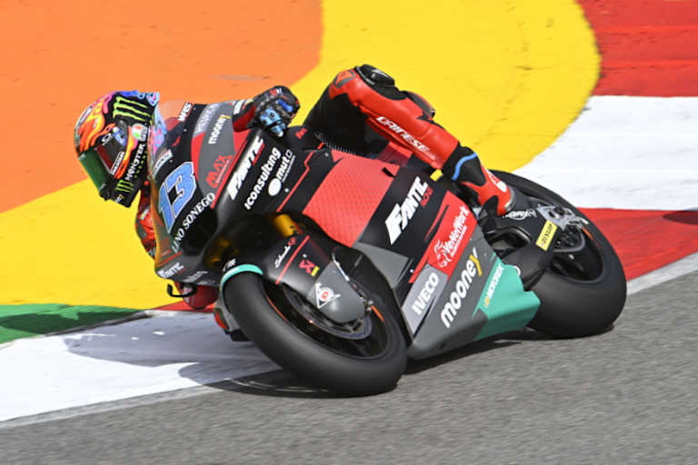 Celestino Vietti aus dem Team Fantic Racing stürzte