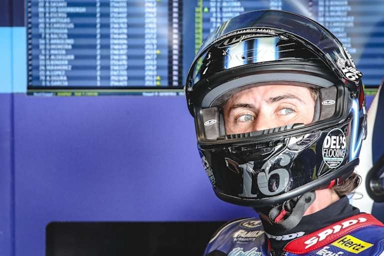 Joe Roberts fällt mit einem Schlüsselbeinbruch in Assen aus