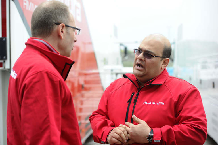 Davide Borghesi und Mahindra-Rennchef Mufaddal Choonia