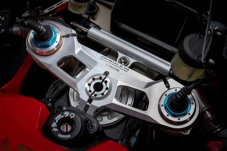 Wie es sich für eine Limited Edition gehört, ist die Nummer gut sichtbar an der Gabelbrücke angebracht