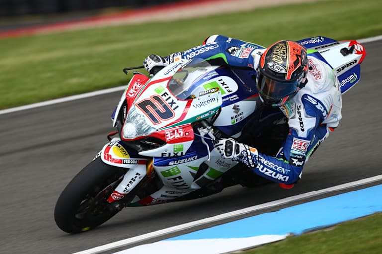 Leon Camier liegt als bester Suzuki-Pilot auf WM-Rang 10