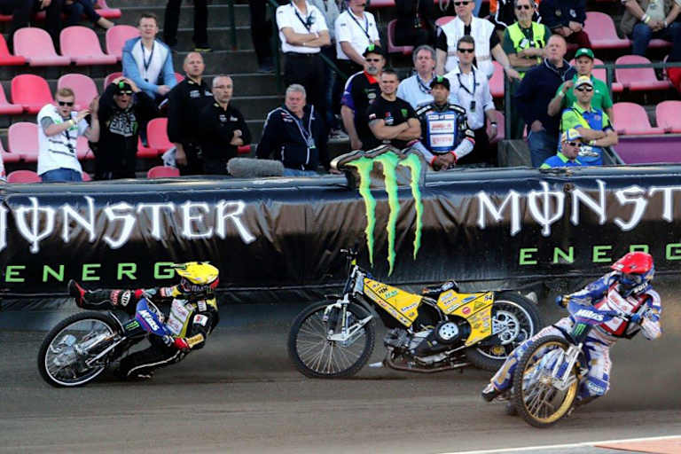 In seinem ersten Lauf geriet Tai Woffinden (li.) mit Martin Smolinski aneinander