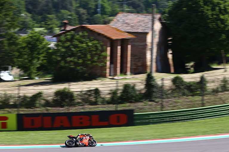 Das Autodromo Enzo e Dino Ferrari liegt mitten in der Stadt