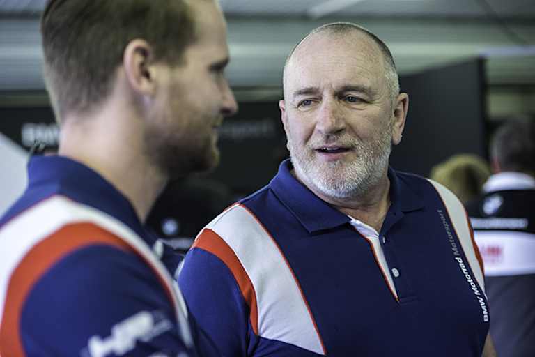 Der ehemalige BMW-Rennchef Berti Hauser (re.)