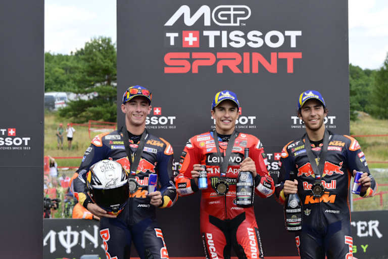 Sprint-Podium: Nur Marc Marquez (Mitte) war schneller als das KTM-Duo Pedro Acosta (li.) und Enea Bastianini