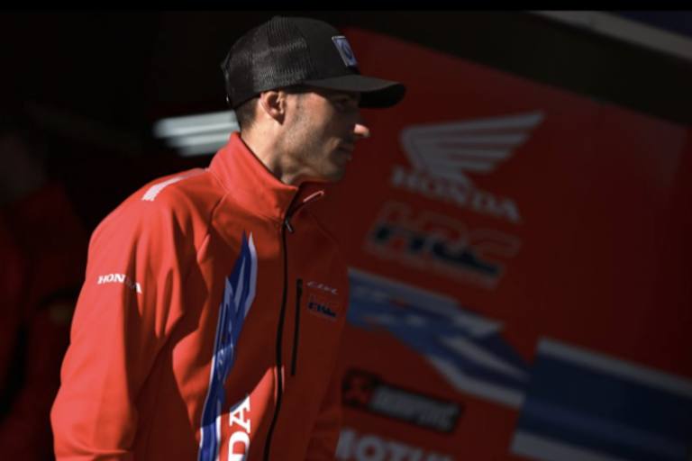 Honda-Werksfahrer Xavi Vierge tappt im Dunkeln