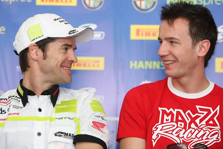 Max Neukirchner (re.): Neue T-Shirts